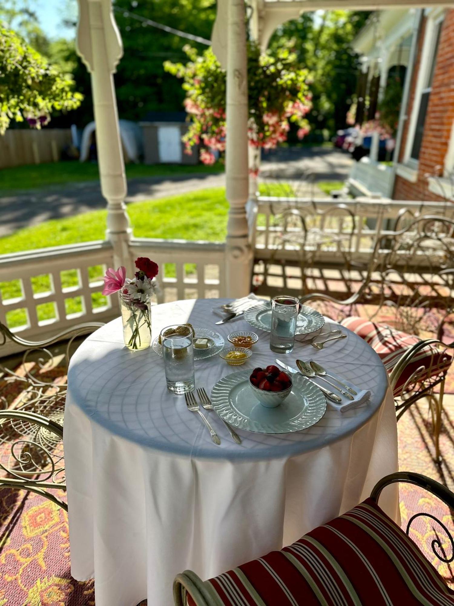 The Edwards Waterhouse Inn Fredonia Εξωτερικό φωτογραφία