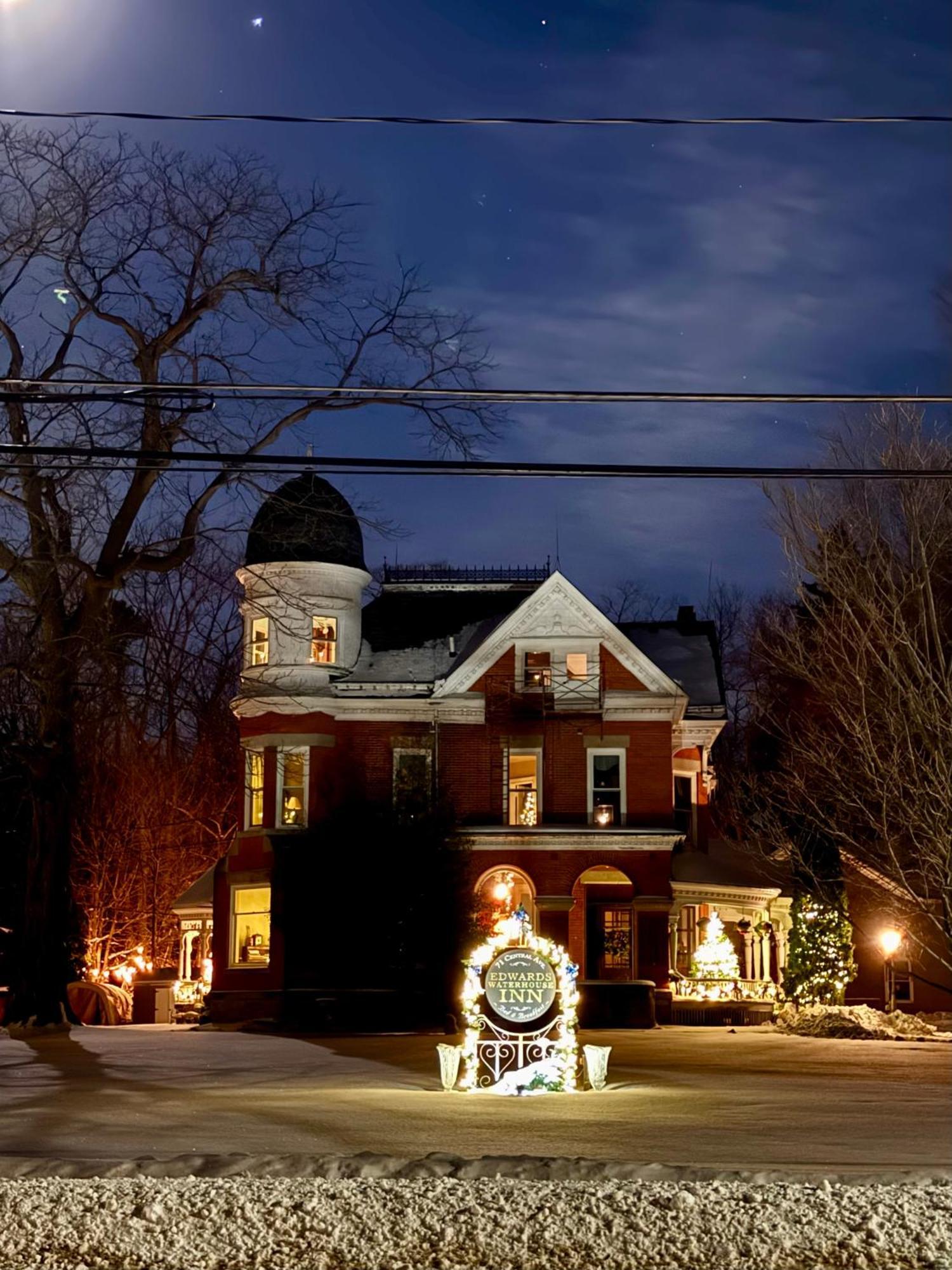 The Edwards Waterhouse Inn Fredonia Εξωτερικό φωτογραφία