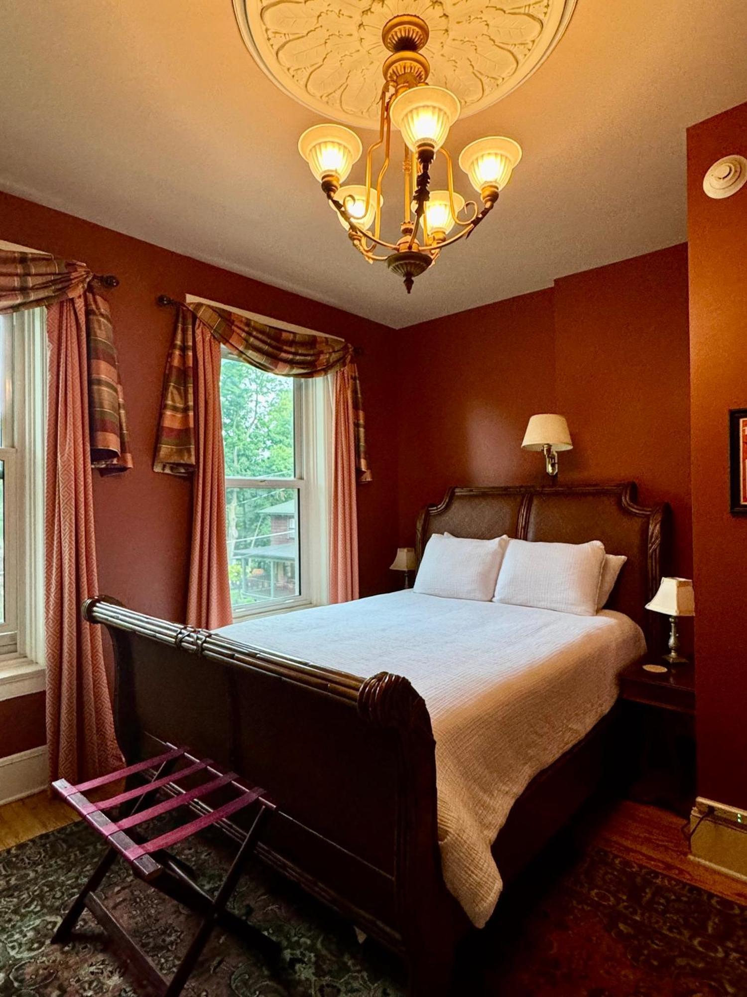 The Edwards Waterhouse Inn Fredonia Εξωτερικό φωτογραφία